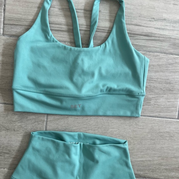Set Active Scoop Y Bra and Leggings in Coast - Picture 4 of 4